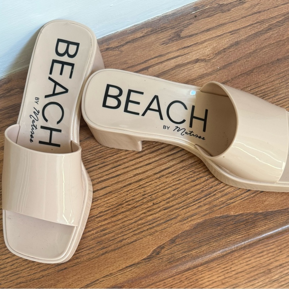 Sexy summer sandals that are perfect for the beach and summer activities!